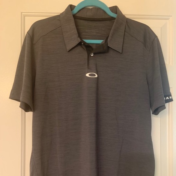 Oakley Other - Men's Oakley golf shirt size Large tailored fit